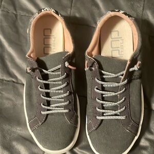Women’s hey dude size 7